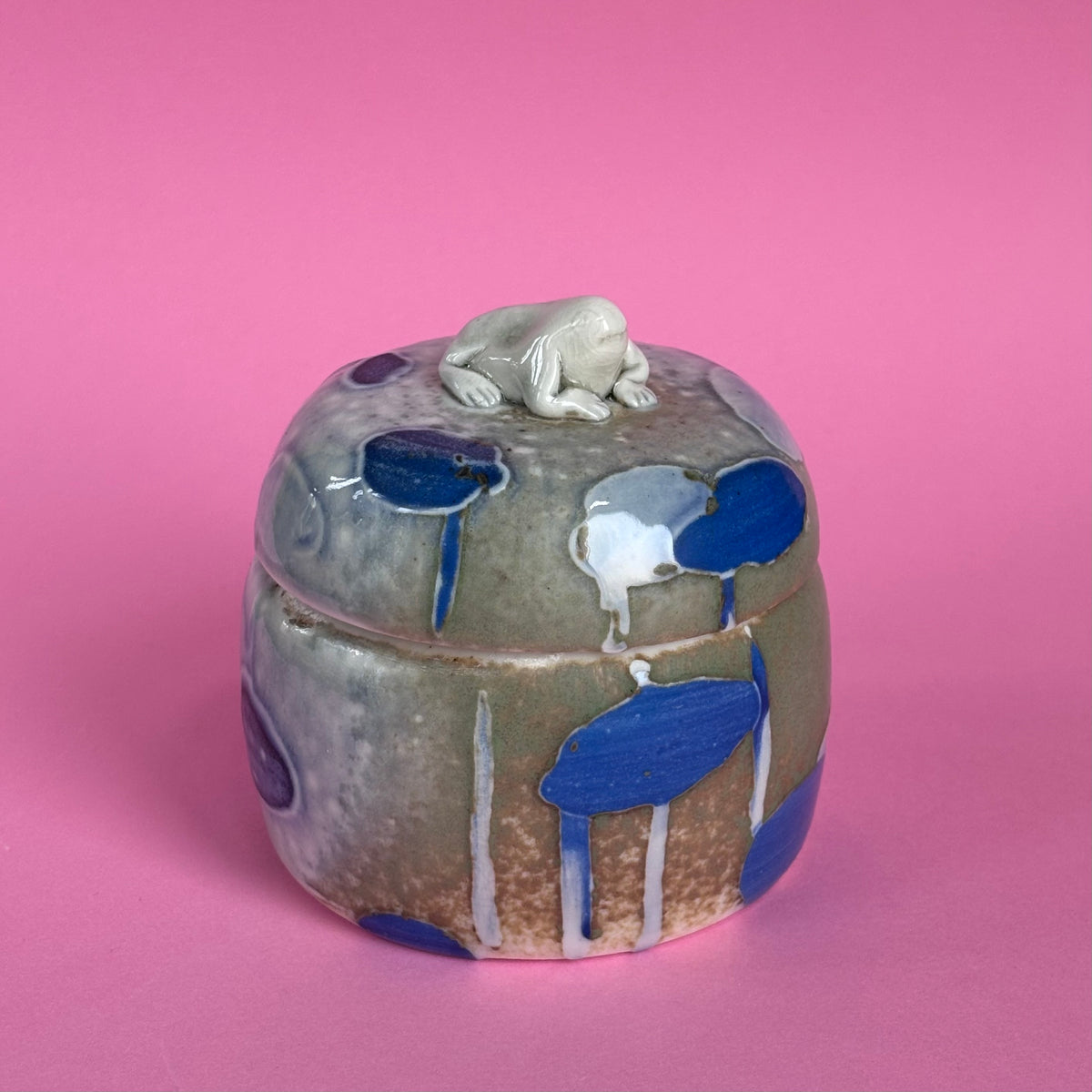 Lidded jar with butted frog