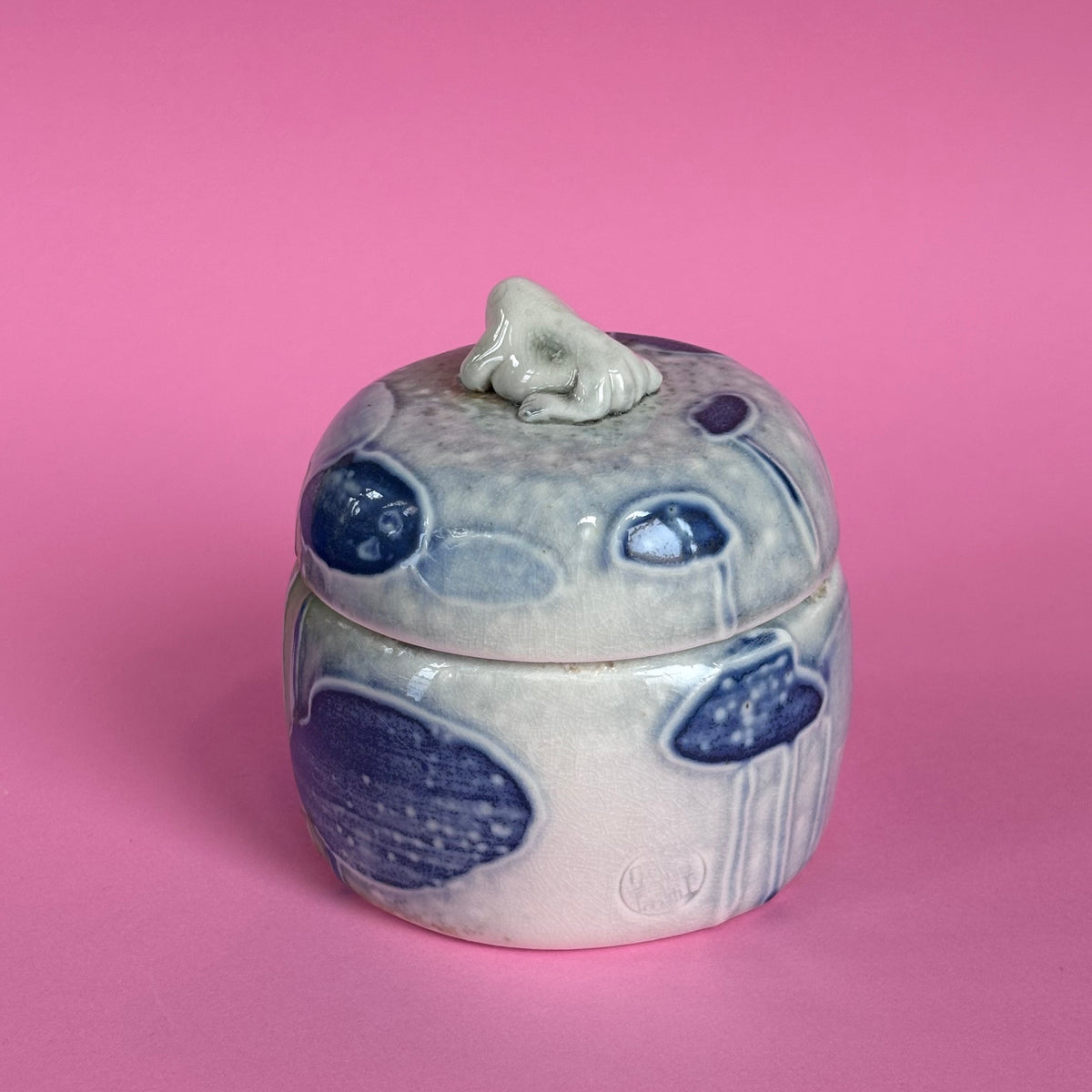 Lidded jar with butted frog