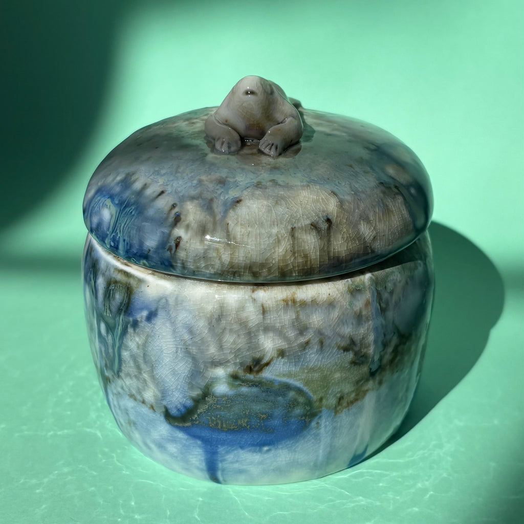 Lidded jar with butted frog