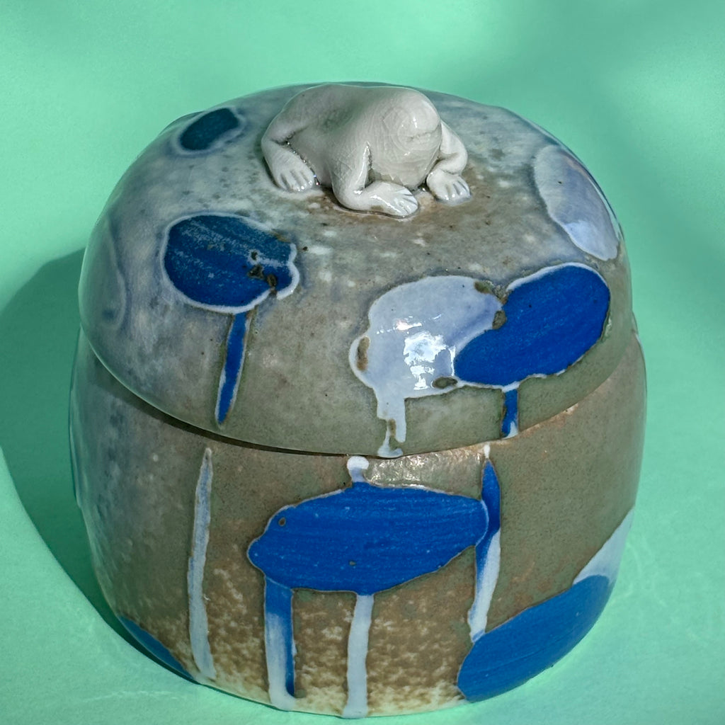 Lidded jar with butted frog